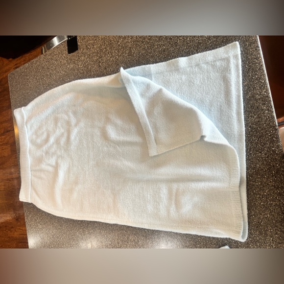 EXPRESS SKIRT AND SWEATER. BOUGHT SEPARATELY BUT SELLING AS A SET. SIZE LARGE. - Picture 6 of 11